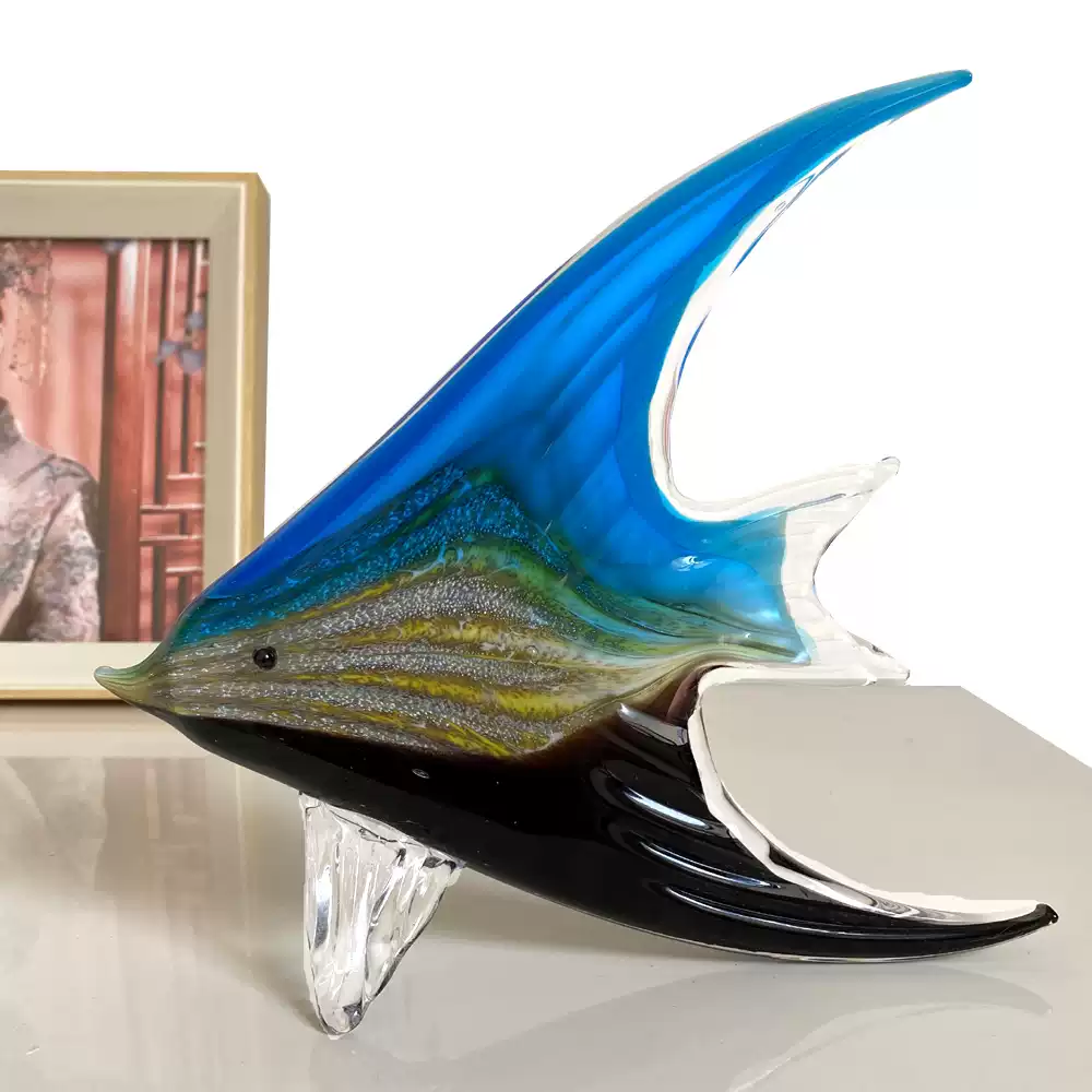 New handmade glass tropical fish ornaments are available every year, with modern home foyer decoration and fish tank landscapin