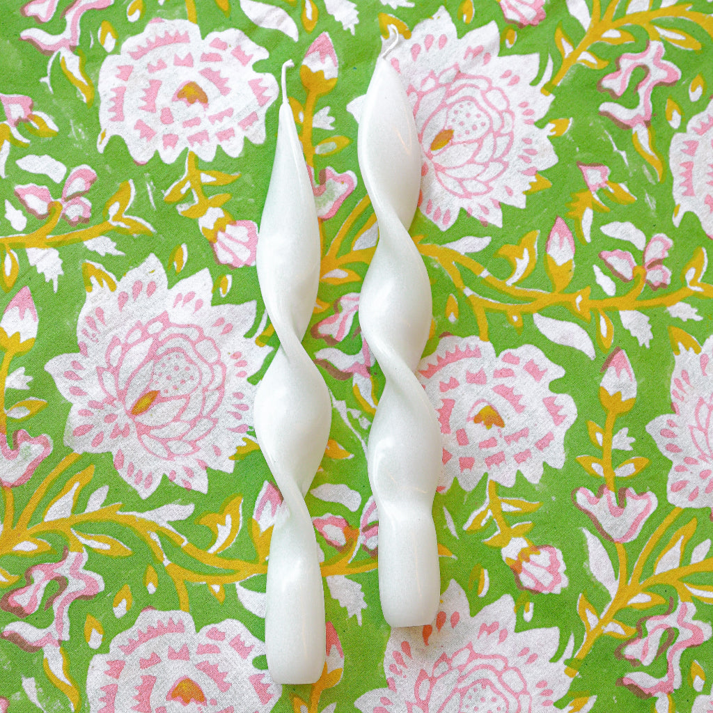 White Cotton Swirl Candles – Case of 20